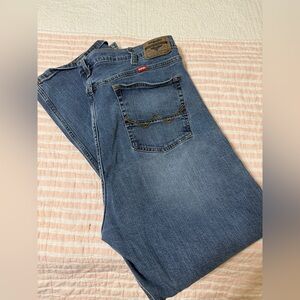 Men’s wrangler Relaxed Fit Jeans with Classic Medium-wash 42x32